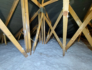 Zateplení stropu bungalovu pomocí foukané izolace